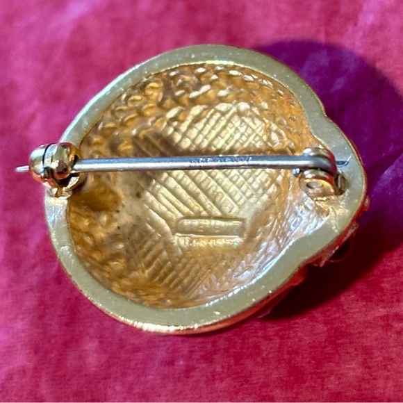 Vintage Krementz Red Enamel, Rhinestone and Gold Ladybug Brooch, EUC - Picture 8 of 8